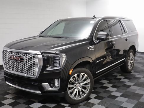 Used 2021 GMC Yukon Denali w/ Denali Premium Package image 2