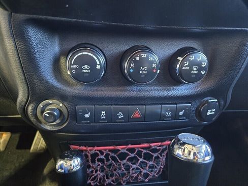 Used 2017 Jeep Wrangler Unlimited Rubicon w/ Quick Order Package 24Z Recon image 24