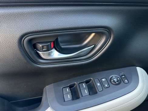 Used 2024 Honda HR-V LX image 11