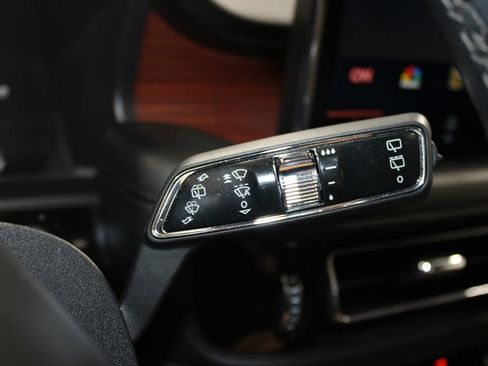 Used 2022 Lincoln Nautilus Reserve w/ Monochromatic Package image 40