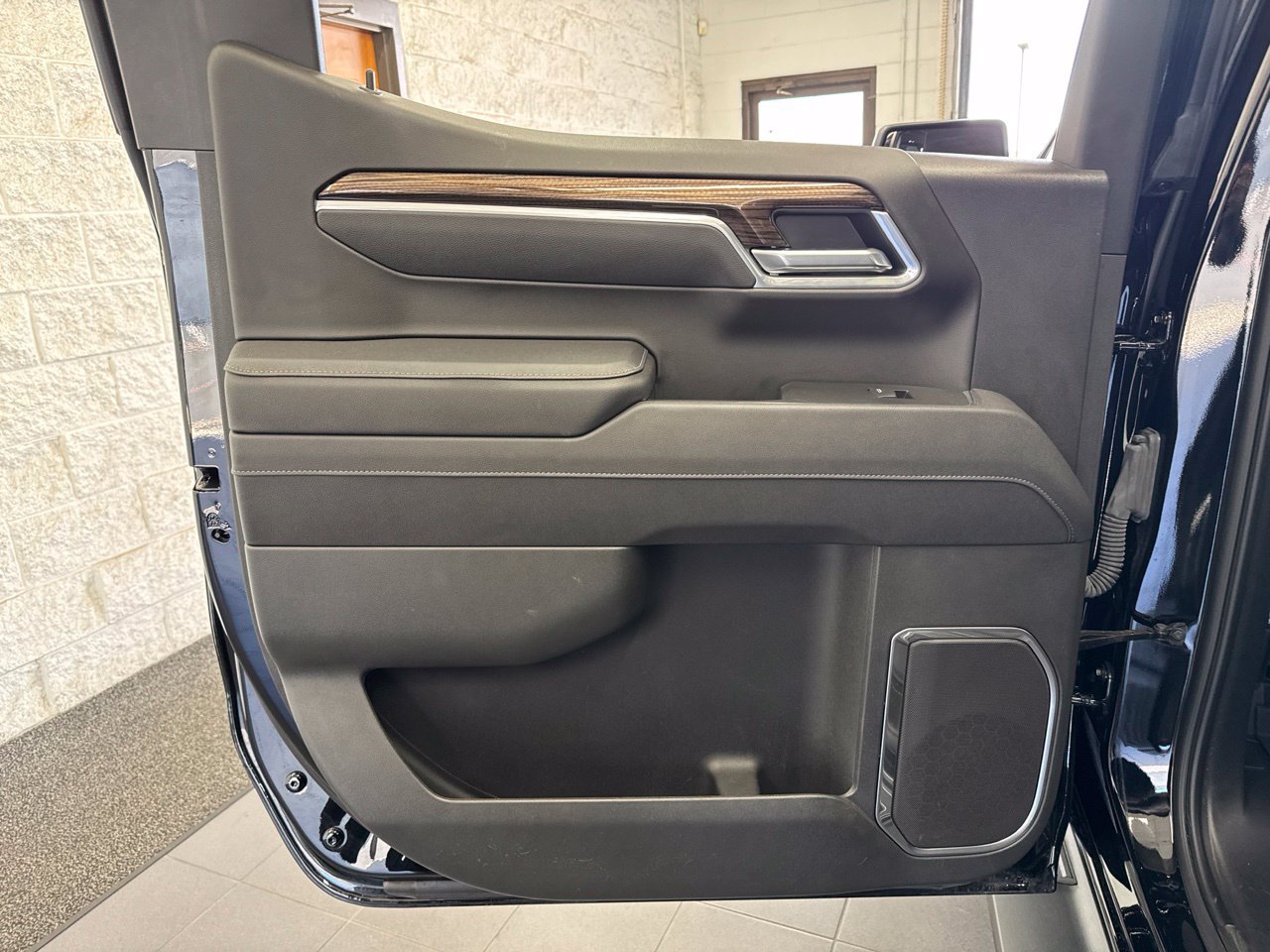 Used 2025 Chevrolet Silverado 1500 RST AWD/4WD image 41