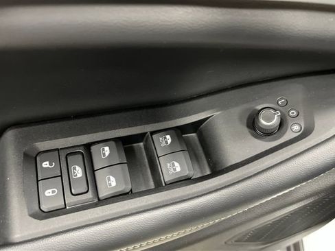 Used 2023 Jeep Grand Cherokee Limited w/ Luxury Tech Group II image 28