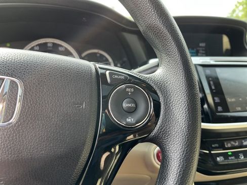 Used 2017 Honda Accord EX image 21