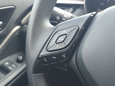 Used 2021 Toyota C-HR LE FWD image 33