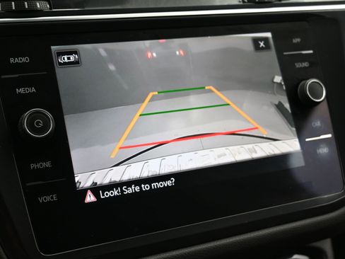 Used 2023 Volkswagen Tiguan SE FWD image 17