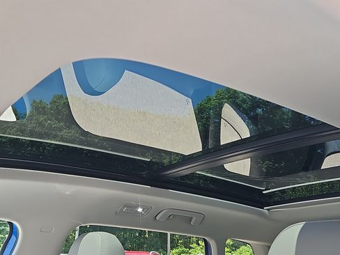 Certified 2023 Volkswagen Taos SE w/ Panoramic Sunroof Package AWD/4WD image 15