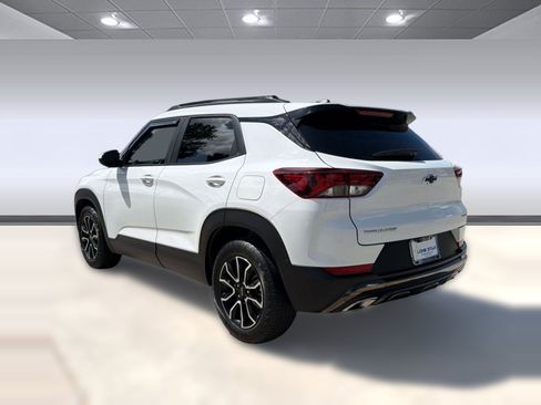 Used 2023 Chevrolet TrailBlazer ACTIV w/ Sun and Liftgate Package FWD image 3