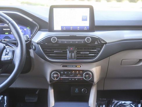 Used 2021 Ford Escape Titanium image 11