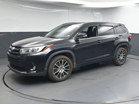 Used 2018 Toyota Highlander SE FWD image 4