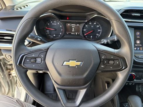 Used 2023 Chevrolet TrailBlazer LT FWD image 16