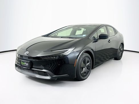 Used 2025 Toyota Prius LE FWD image 3