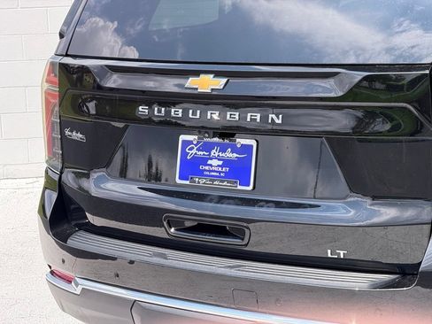 Used 2025 Chevrolet Suburban LT AWD/4WD image 13