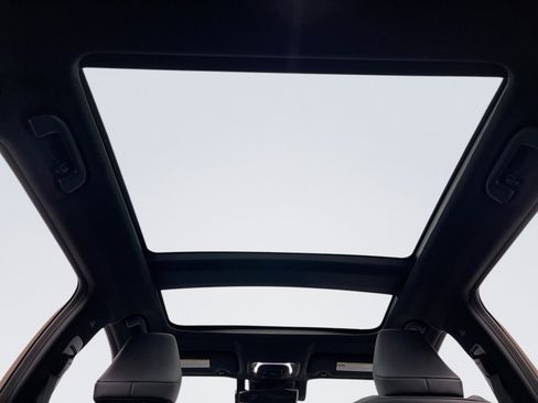 Used 2025 Toyota Crown Signia w/ Advanced Technology Package image 19