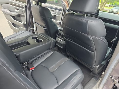 Used 2024 Honda Pilot EX-L image 11