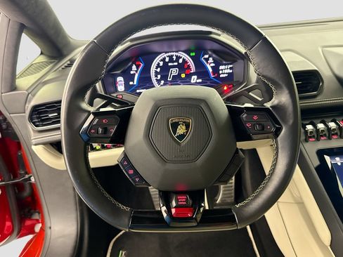 Used 2022 Lamborghini Huracan EVO RWD image 11