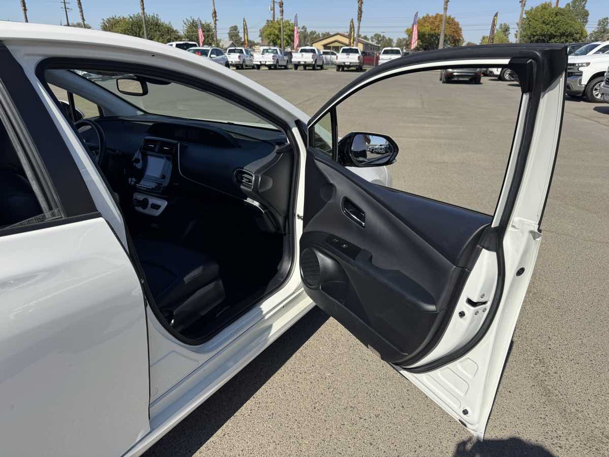 Used 2017 Toyota Prius Four w/ Advanced Technology Package FWD image 15