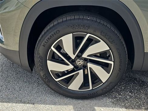 New 2026 Volkswagen Atlas SE FWD image 9