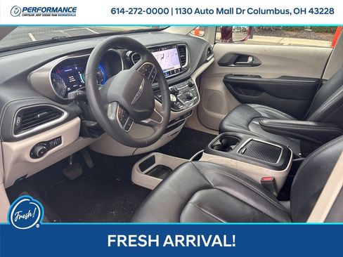 Used 2022 Chrysler Pacifica Touring-L image 12