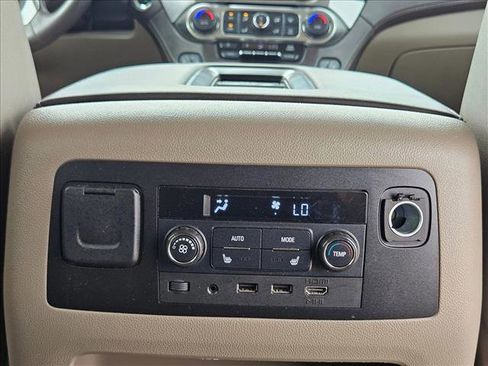Used 2017 Chevrolet Suburban Premier RWD image 18