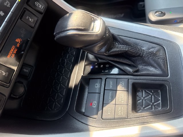 Used 2021 Toyota RAV4 XLE Premium AWD/4WD image 18
