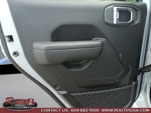 Used 2024 Jeep Wrangler Unlimited AWD/4WD image 25
