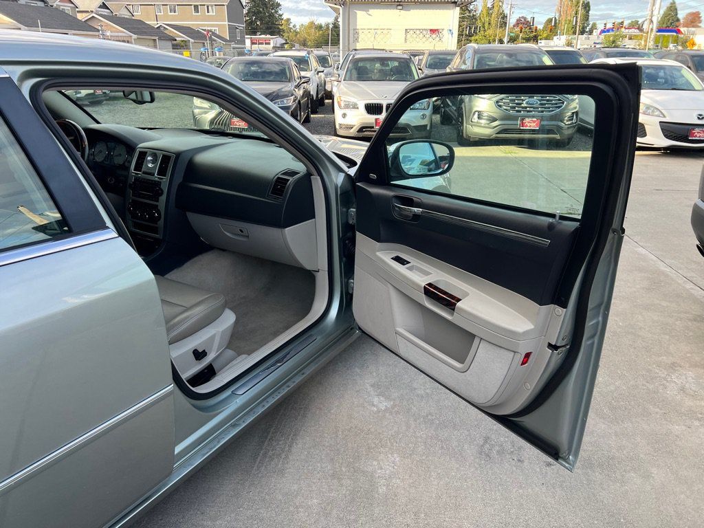 Used 2006 Chrysler 300 C w/ Protection Group II RWD image 17