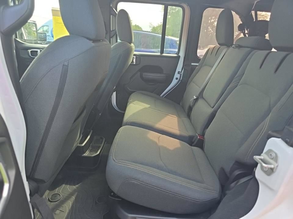 Used 2024 Jeep Wrangler Unlimited w/ Convenience Group AWD/4WD image 19
