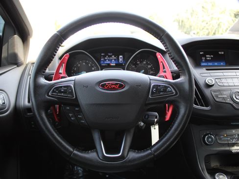 Used 2016 Ford Focus SE w/ SE Sport Package FWD image 23