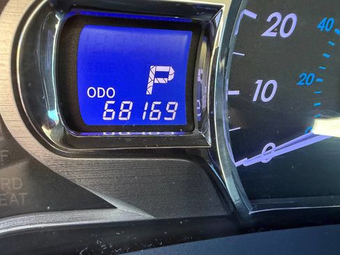 Used 2013 Toyota Sienna XLE image 9