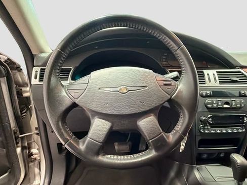 Used 2005 Chrysler Pacifica Touring FWD image 10