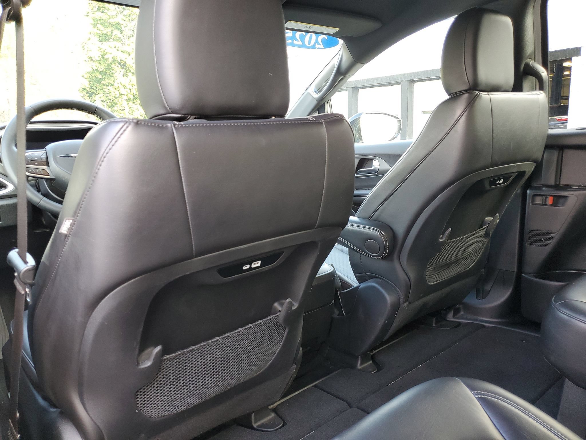 Used 2025 Chrysler Pacifica Select FWD image 29