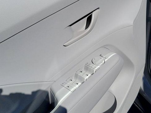 Certified 2025 Hyundai Kona SEL FWD image 19