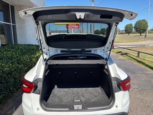 Used 2025 Chevrolet Trax LT FWD image 30