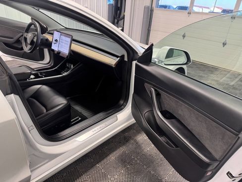 Used 2020 Tesla Model 3 Long Range image 16