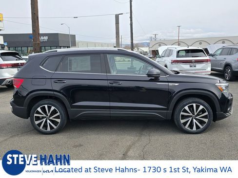 Used 2022 Volkswagen Taos SE image 6