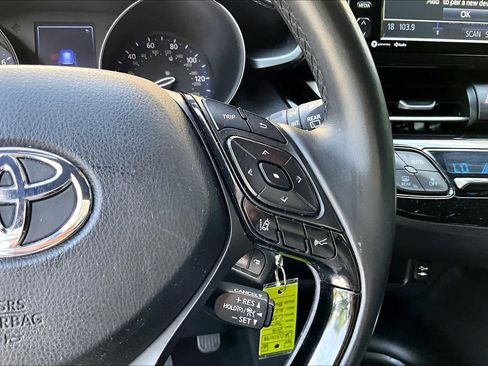 Used 2018 Toyota C-HR XLE FWD image 24