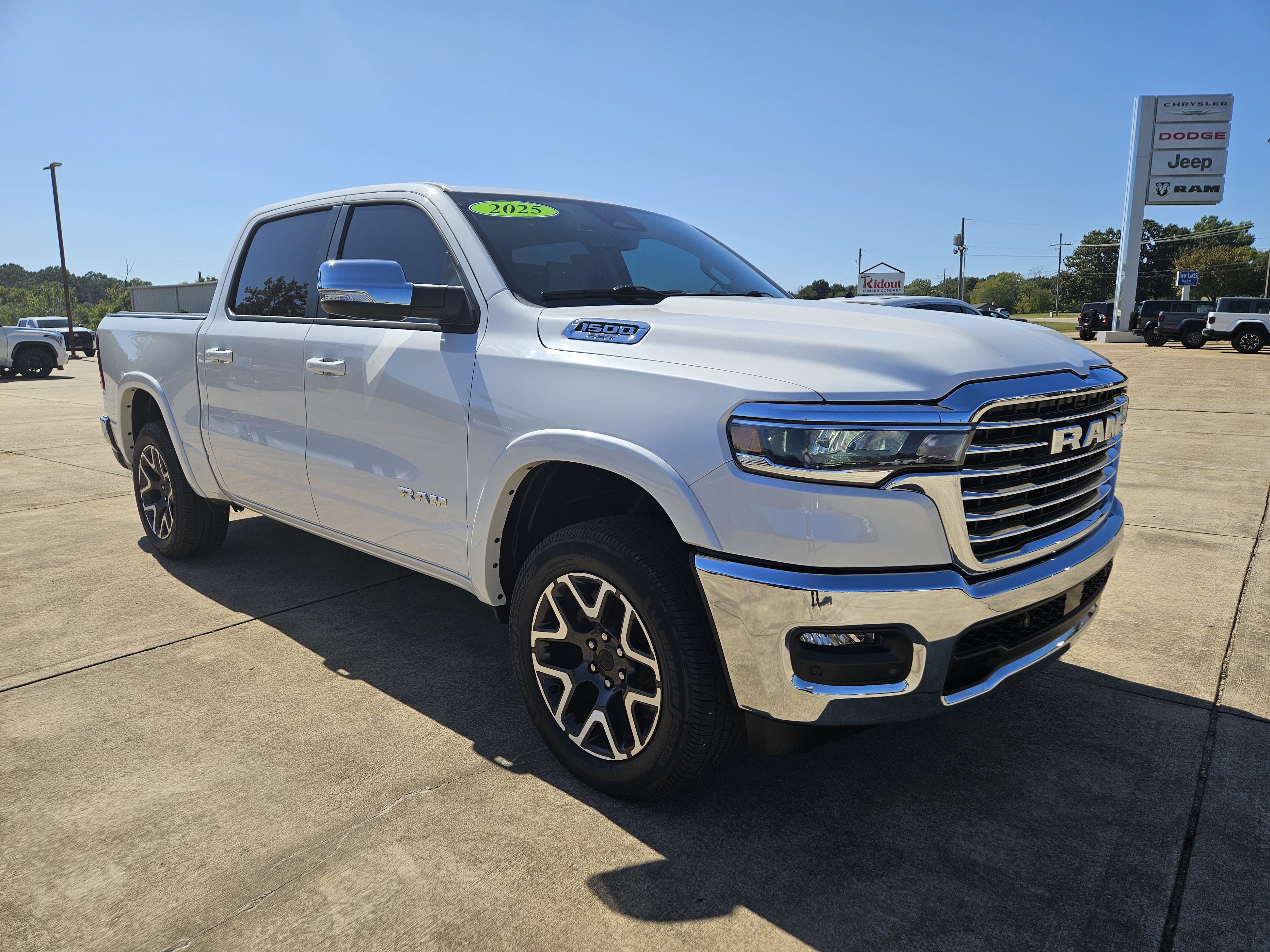 Used 2025 RAM 1500 Laramie AWD/4WD image 8