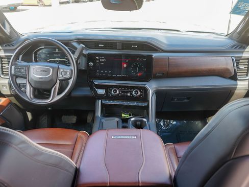 Used 2025 GMC Sierra 3500 Denali Ultimate AWD/4WD image 17