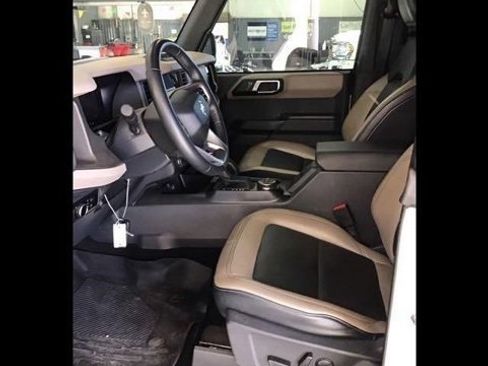 Used 2024 Ford Bronco Wildtrak image 2