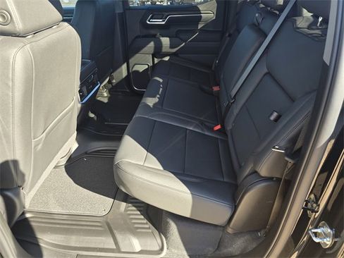 New 2026 GMC Sierra 1500 SLT image 9