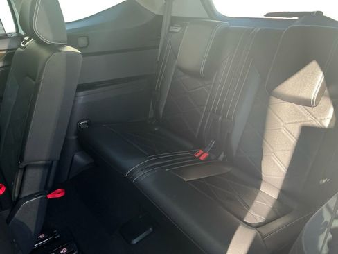 Used 2025 Volkswagen Atlas SE image 23