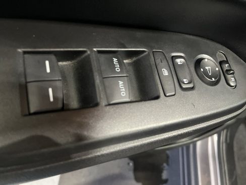 Used 2019 Honda CR-V Touring image 18