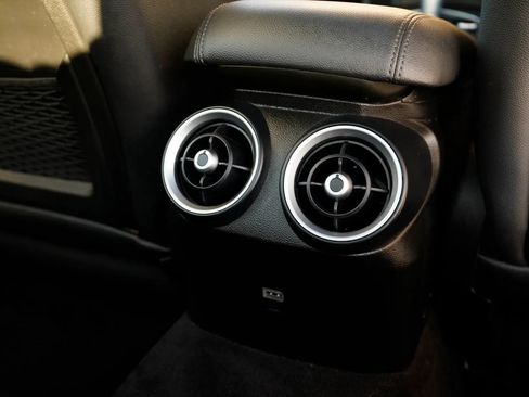 Used 2017 Alfa Romeo Giulia AWD image 39