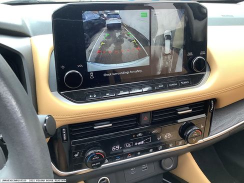 Used 2021 Nissan Rogue Platinum image 10