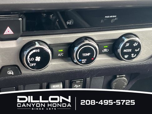 Used 2018 Toyota Tacoma SR5 AWD/4WD image 19
