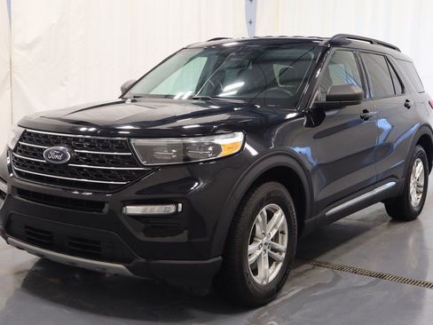 Used 2022 Ford Explorer XLT w/ Equipment Group 202A image 6
