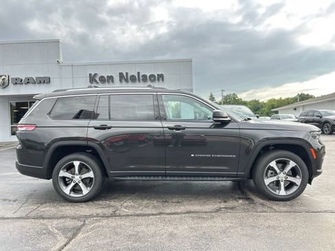 Used 2023 Jeep Grand Cherokee L Limited AWD/4WD image 15