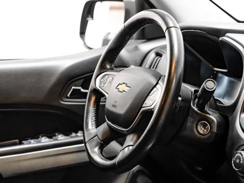 Used 2020 Chevrolet Colorado LT w/ Safety Package RWD image 17