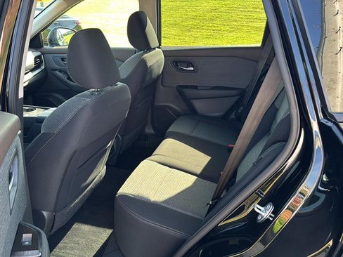 Used 2022 Nissan Rogue SV image 9