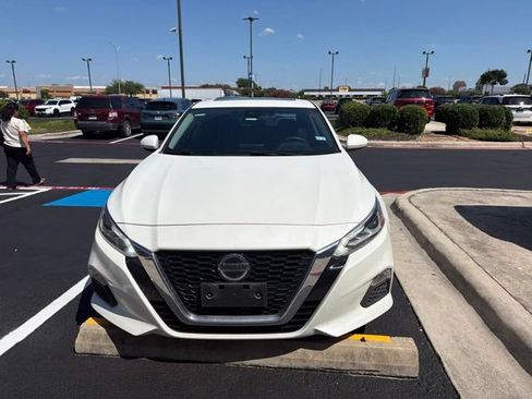 Used 2021 Nissan Altima 2.5 SV w/ SV Premium Package FWD image 3